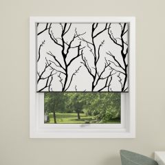 Myrkvunarrúllugardína 900x210 cm Debel trémynstur hvít/svört